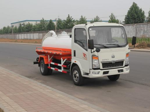Sinotruk Howo Suction-Type Sewage Scavenger Light Truck